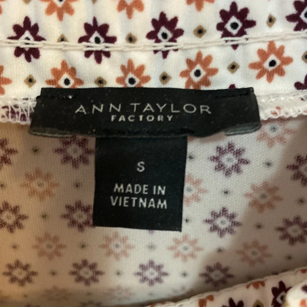 Ann Taylor Factory Women's Blouse Size Small - Picture 3 of 6